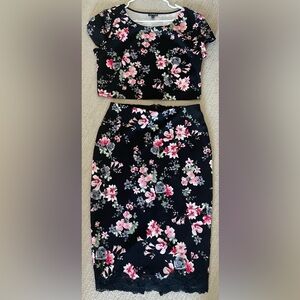 Matching crop top and high waisted skirt set!